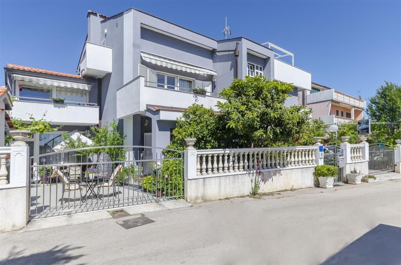 Apartments Keran - By Suites Living Vodice Exterior photo